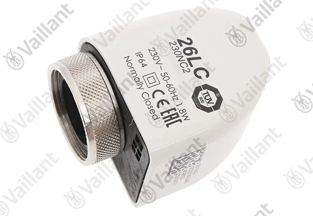 Weißes Vaillant Gerät mit runder Anschlussmutter, IP64, 230V, 50-60Hz, 1,8W, mit Darstellung von Normen und Sicherheitszeichen auf der Oberfläche.